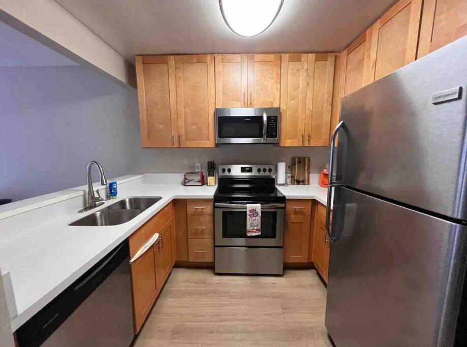 Castle 1 Bd Pool, Parking, Mdr Apartment *