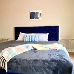 Castle 1 Bd Pool, Parking, Mdr
